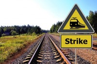 Stakingen bij de spoorwegen vallen bij de publieke opinie niet in goede aarde. / Bron: Geralt, Pixabay